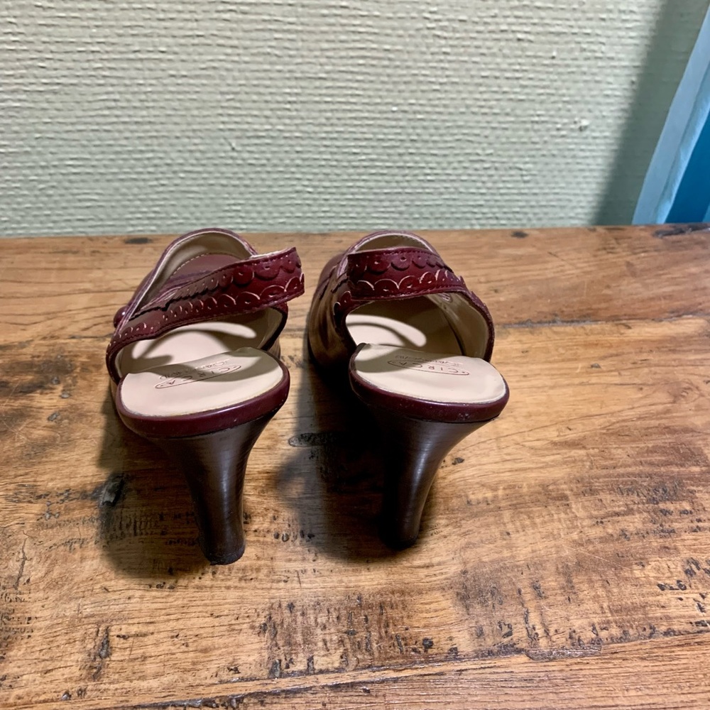 Circa Joan&David Burgundy Leather Heels - Picture 2 of 5